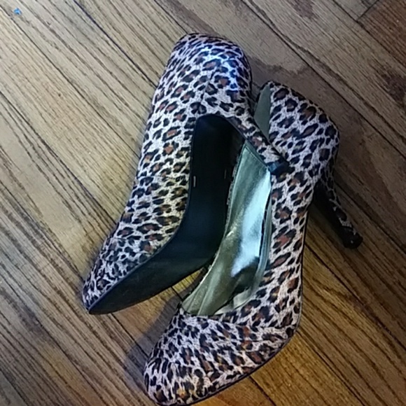 💟Pretty & Perfect Leopard Print Round toe heels - Picture 8 of 8